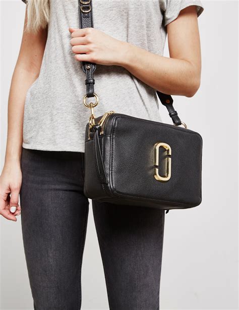 marc jacobs shoulder bag black.